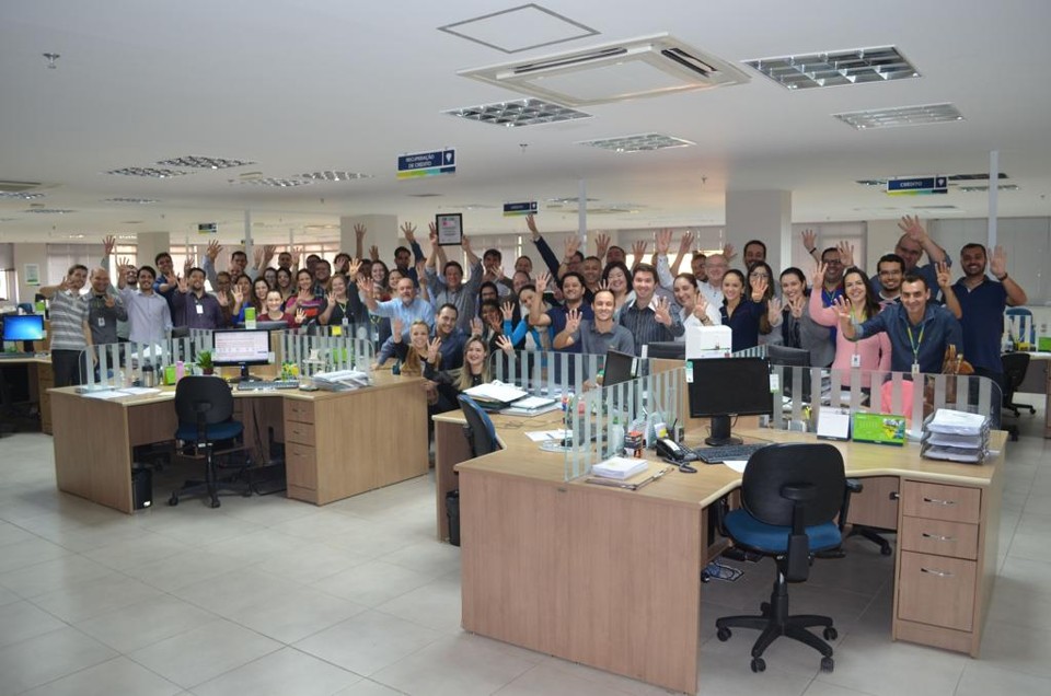Cooperativa organiza eventos para apresentar os estagiários efetivados, homenagear as gestantes e os colaboradores que completam tempo de casa. | Divulgação