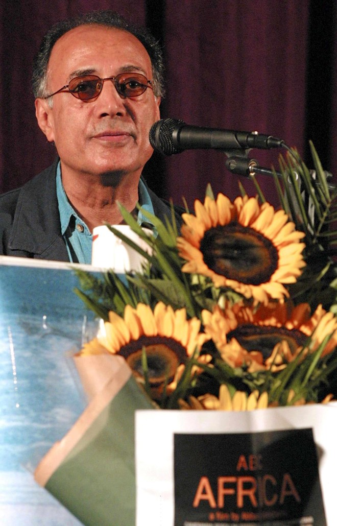 O Cineasta iriano Abbas Kiarostami ganhou o prêmio “Palma de Ouro” pelo filme “Gosto de Cereja” (1977). | AFP