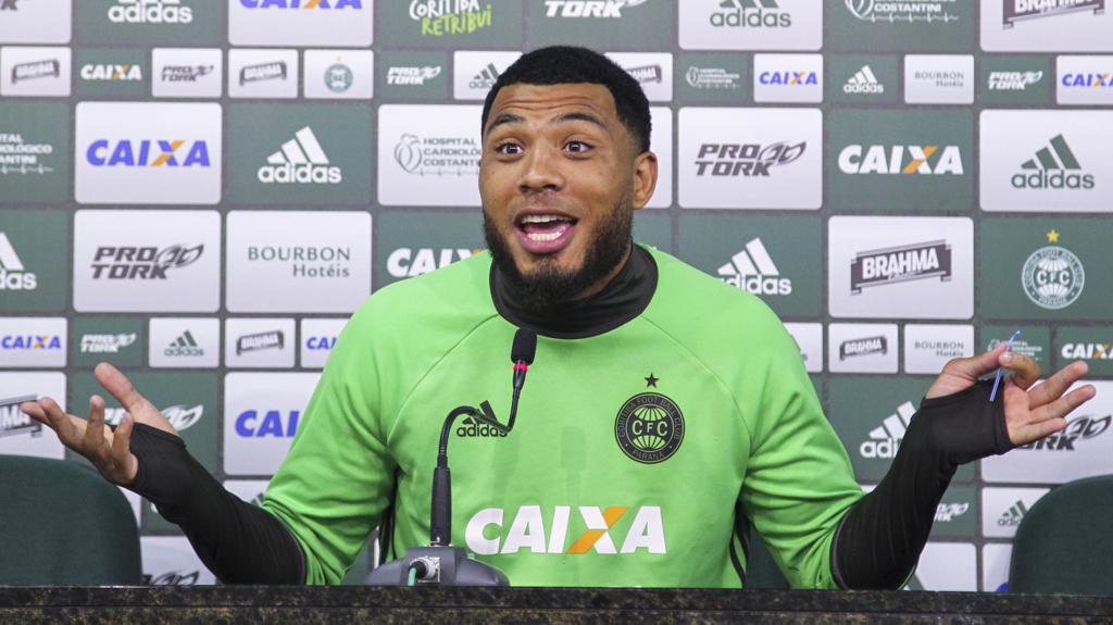 A permanência do atacante Kazim no Coritiba ainda é uma incógnita. | Daniel Castellano/Gazeta do Povo