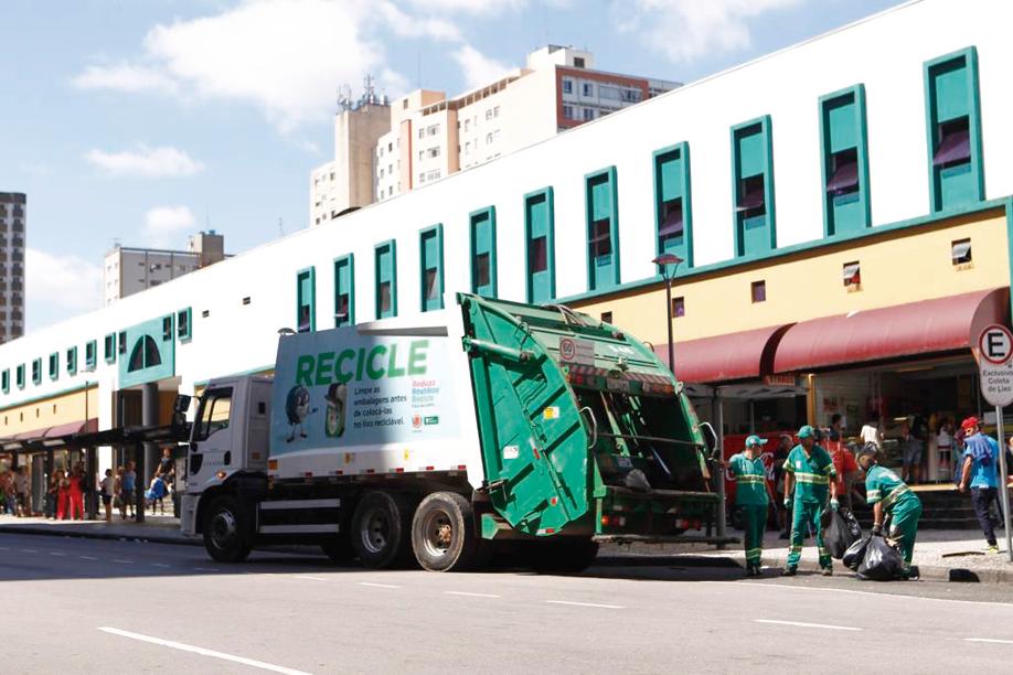 Coleta de lixo em imóveis residenciais ficará R$ 18 mais cara | Antônio More/Gazeta do Povo