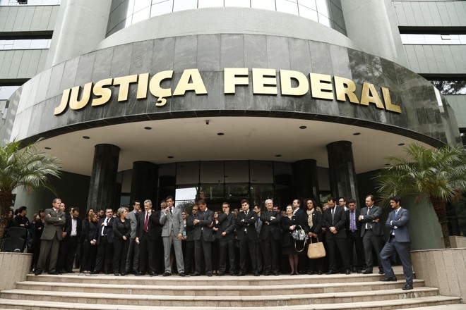 Curitiba (PR), em frente à Justiça Federal | Hugo Harada/Gazeta do povo