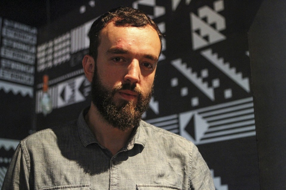 Raphael Vianna, dono do restaurante Capivara Vegetarian, da Rua São Francisco, saiu do Brasil após ter o estabelecimento depredado e ter sido ameaçado de morte | Rodrigo Felix Leal/Gazeta do Povo