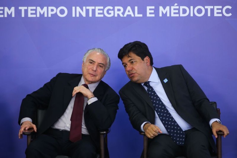 O presidente Michel Temer com o ministro Mendonça Filho: críticas ao parecer da Procuradoria-Geral da República contrárioà reforma do ensino médio | Antonio Cruz/Agência Brasil