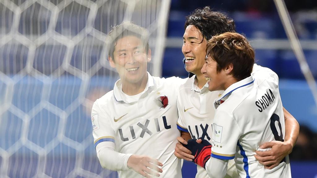 Jogadores japoneses comemoram gol que deu a classificação à semifinal | Kazuhiro Nogi/AFP