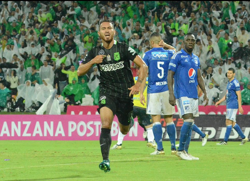 Atlético Nacional também estampou o distintivo da Chapecoense no uniforme na classificação à semifinal do Campeonato Colombiano. | Twitter Atlético Nacional/