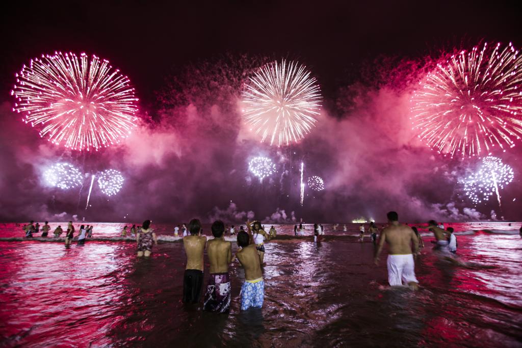 Veja como foram os fogos da virada nas cidades do Paraná