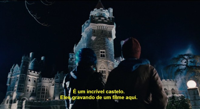 A segunda frase está claramente equivocada. Falta um verbo de ligação (estão) e é impróprio o uso do “de” | Reprodução