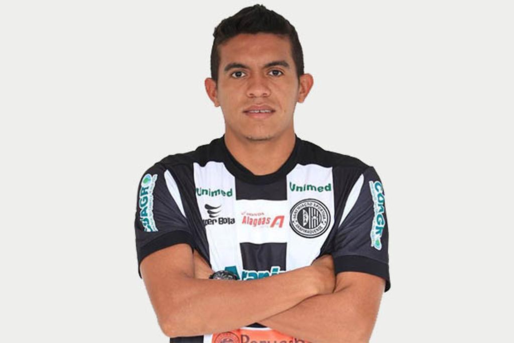 O lateral Igor Cariús foi oficializado pelo Paraná como reforço para 2017: jogador de 23 anos estava no ASA de Arapiraca. | Divulgação/
