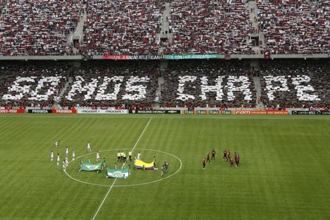 Torcida do Atlético fez mosaico para a Chapecoense na Arena da Baixada. | Marcelo Andrade/Gazeta do Povo