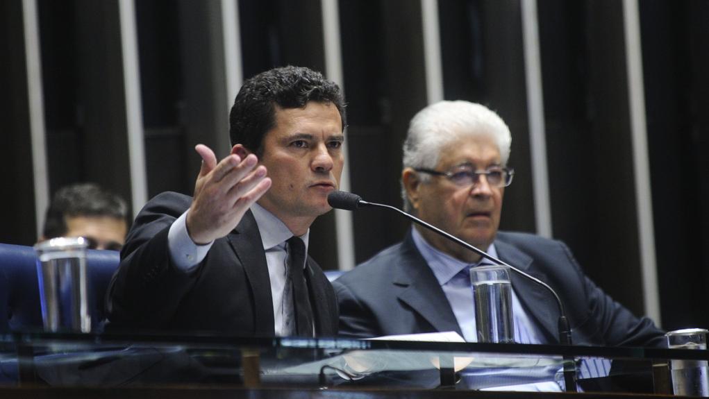 Moro (à esq.) e Requião durante audiência pública no Senado sobre o projeto da Lei de Abuso de Autoridade | Marcos Oliveira/Agência Senado