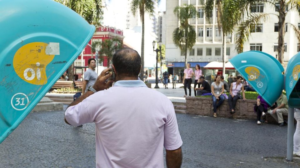 Operadoras alegam que o telefone fixo caiu em desuso enquanto subiu a demanda por banda larga fixa e móvel | Diego Pisante / /Gazeta do Povo/Arquivo