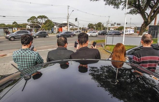 Motoristas do Uber em Curitiba montaram uma pequena associação para se proteger de ataques | Daniel Castellano/Gazeta do Povo