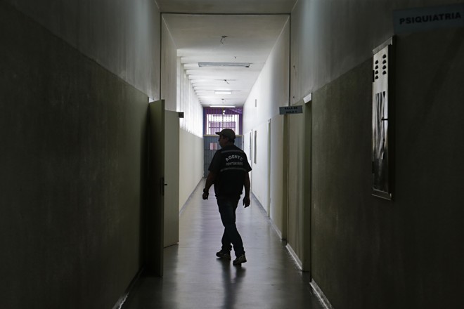 Corredor que dá acesso às galerias dos presos | Albari Rosa/Gazeta do Povo