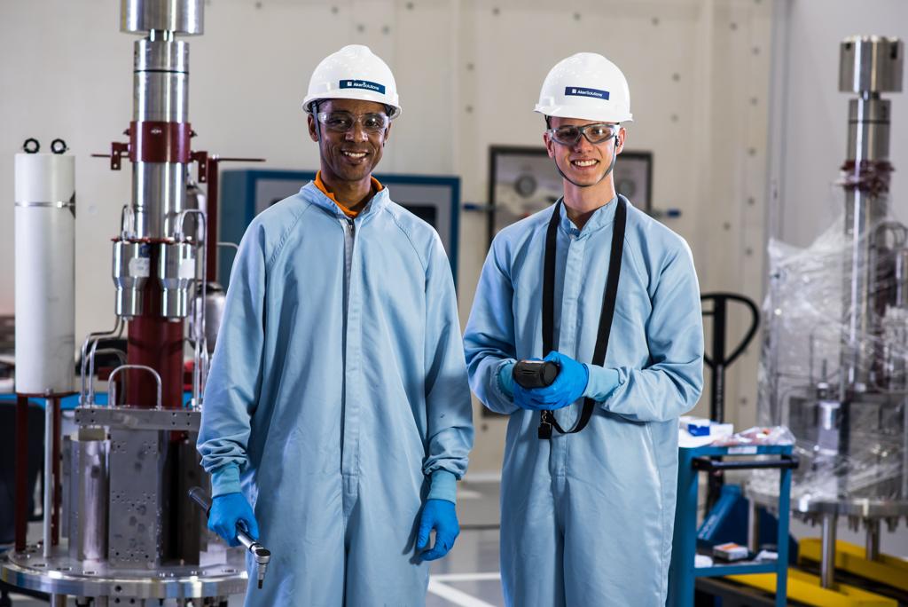 Empresa prioriza o aprendizado na prática por meio da troca de experiências entre colegas e sedes no exterior. | Bruno Tomasoni/Divulgação