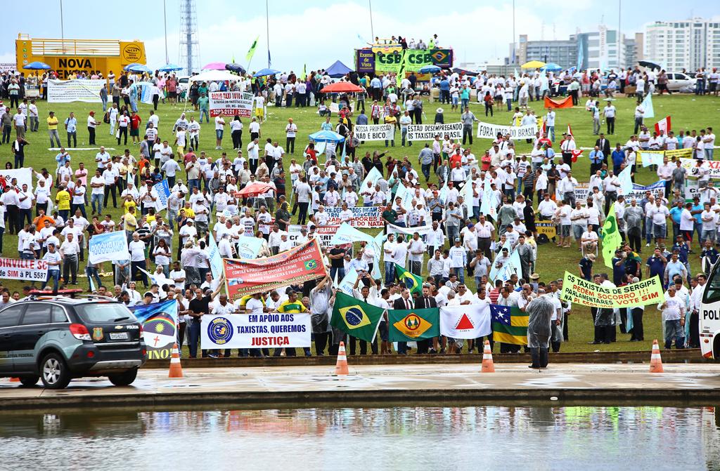 Mesmo pressionado por taxistas de várias cidades do país, o presidente da Câmara, Rodrigo Maia (DEM-RJ), desistiu de votar a regulamentação do Uber e similares por falta de consenso sobre o tema. | Gilmar Felix/Câmara dos Deputados