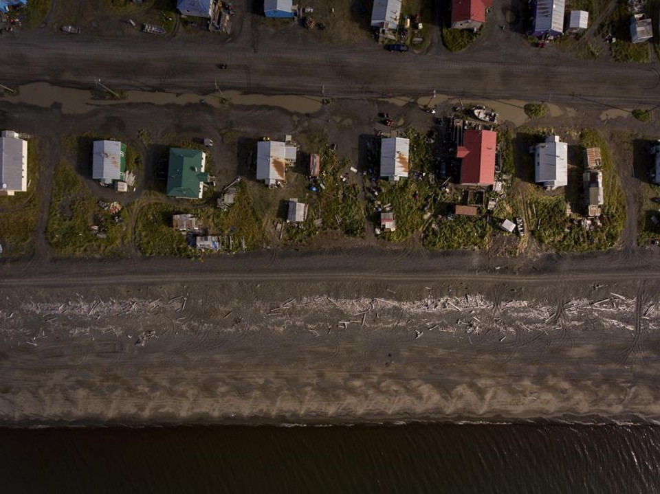Mudanças climáticas ameaçam 31 cidades do Alasca. Região está esquentando duas vezes mais rápido do que o resto dos EUA. | JOSH HANER/NYT
