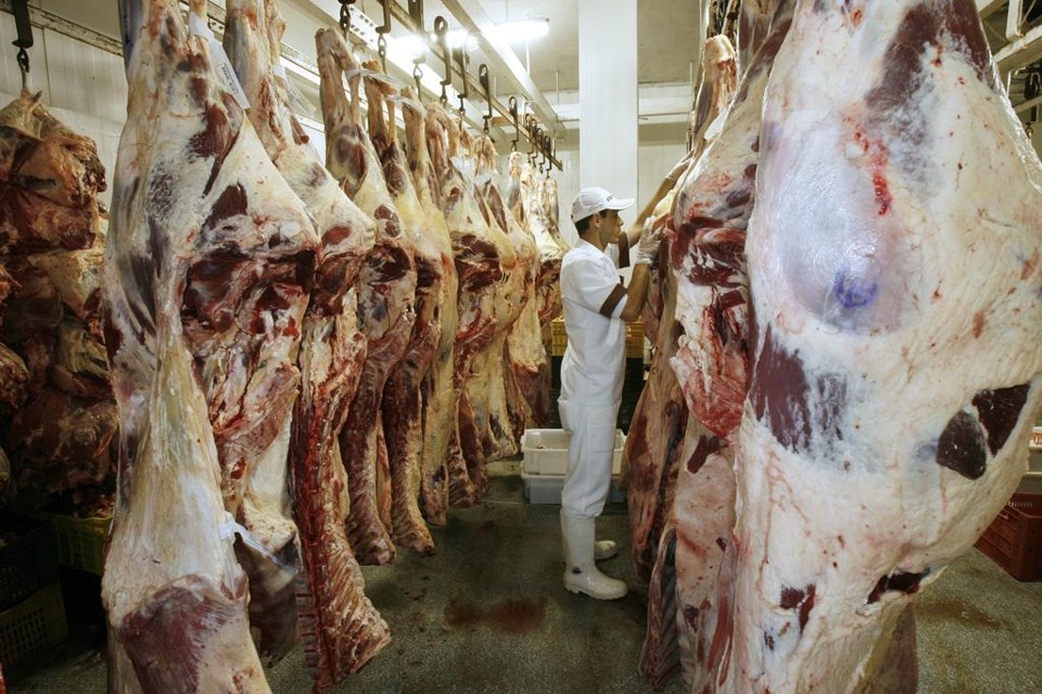 Negociação para o fechamento da planta fabril ocorria desde o ano passado, quando a Marfrig relatou escassez de gado na região para sustentar a fábrica. | Antonio More/Gazeta do Povo