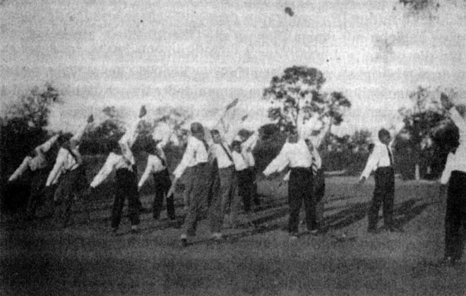 Jovens menonitas fazem ginástica no Paraguai. | Reprodução