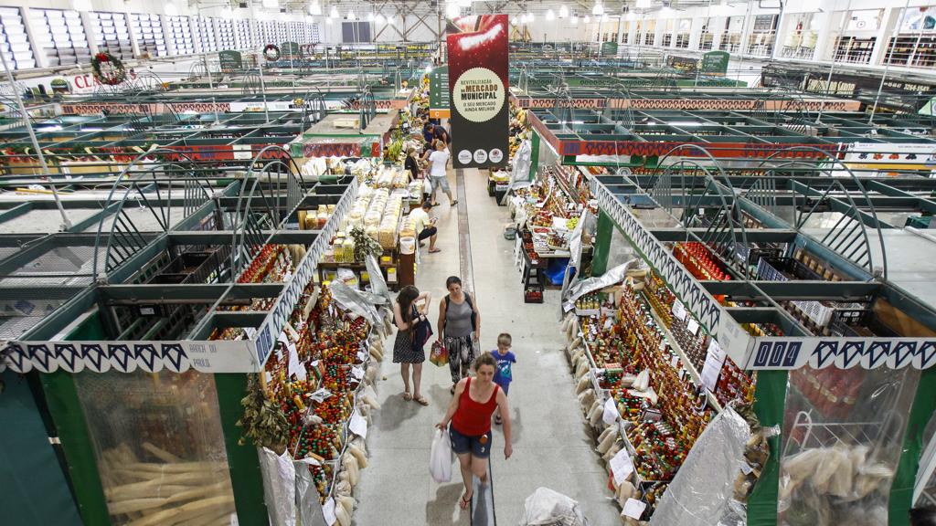 Mercado Municipal funciona das 7h às 16h neste sábado (31); no domingo, não abre | Daniel Castellano/Gazeta do Povo