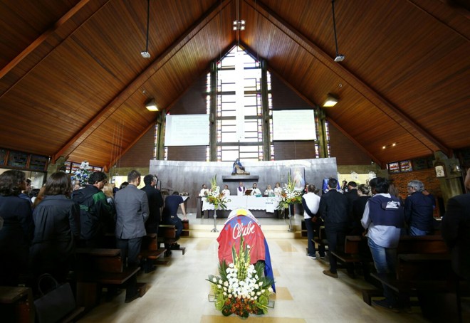 Igreja dos Passarinhos, em Curitiba, estava lotada de familiares, amigos e fãs do técnico que levou o Paraná Clube à Libertadores pela primeira vez na história do Clube em 2006. | Aniele Nascimento Gazeta do Povo