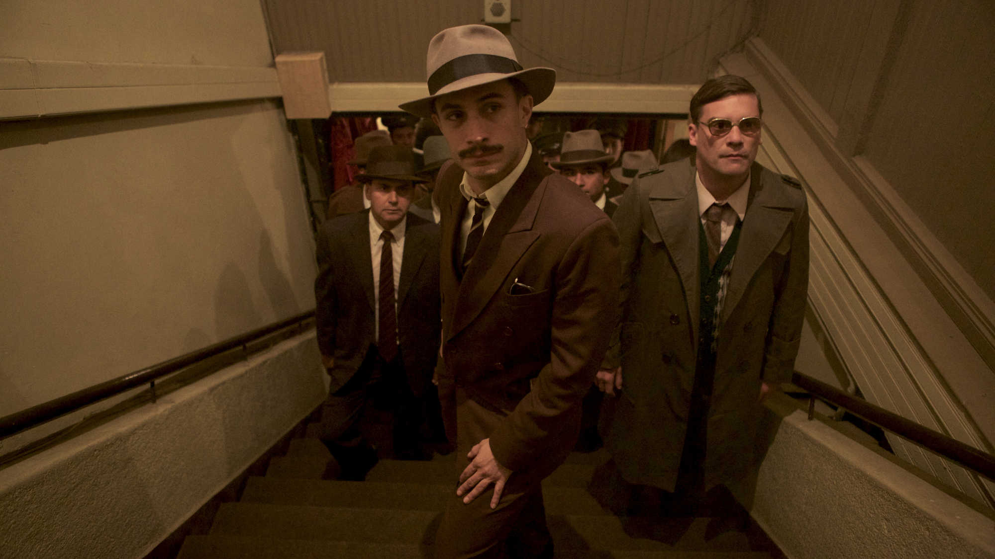 Gael García Bernal vive o policial responsável por perseguir Pablo Neruda | Divulgação/