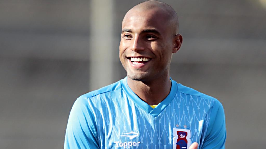 O zagueiro Pitty, que não convenceu no Paraná, está indo para o São Bento, adversário do Tricolor na Copa do Brasil.. | Albari Rosa/Gazeta do Povo