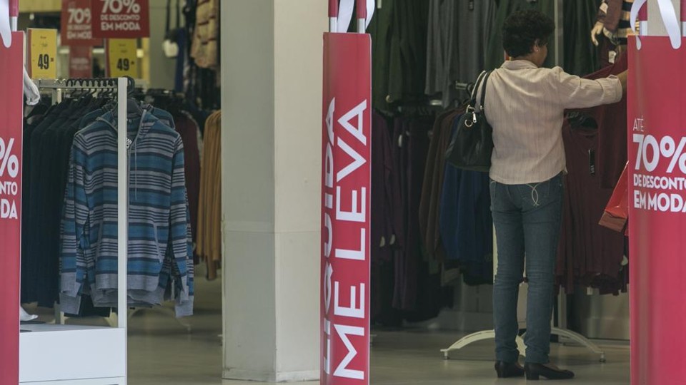 Nem mesmo as promoções do comércio estão atraindo os consumidores | Marcelo Andrade/Gazeta do Povo