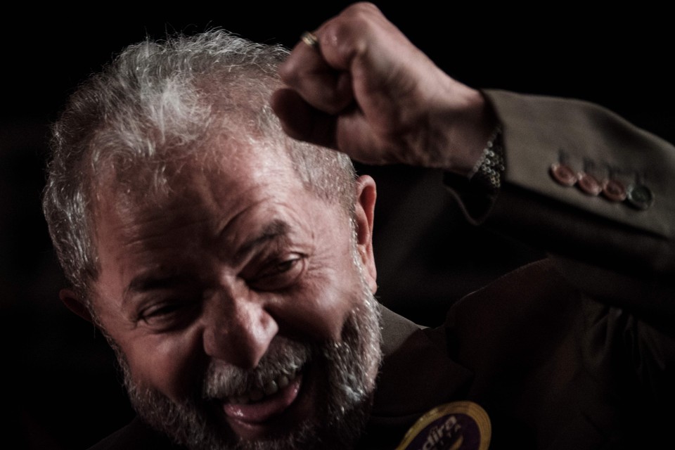 Se for preso, Lula tem direito a uma cela especial, mesmo sem ter diploma Ex-presidente Lula é doutor honoris causa por instituições como Universidade de Coimbra e Instituto de Estudos Políticos de Paris, conhecido como “Sciences Po”. | Yasuyoshi Chiba/AFP