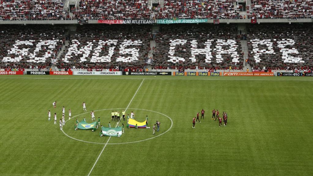 Torcida do Atlético preparou mosaico especial para a Chapecoense. | Marcelo Andrade/Gazeta do Povo