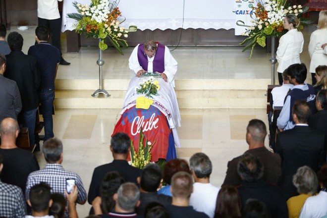 Padre Gabriel Figura era muito amigo de Caio Jr. | Aniele Nascimento/Gazeta do Povo