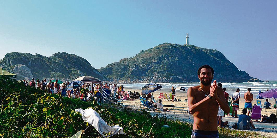 Melhor surfista do país em 2006, Jihad sofreu com os vícios, mas se reergueu com a ajuda da religião. | Reprodução/Facebook