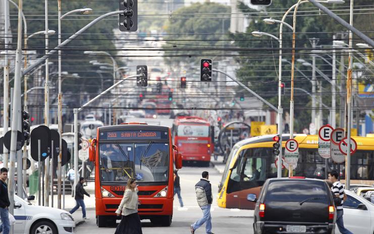 Na pesquisa da Liberty Seguros, 69% dos curitibanos acreditam que o transporte público é o meio ideal na cidade do futuro | Antônio More/Gazeta do Povo