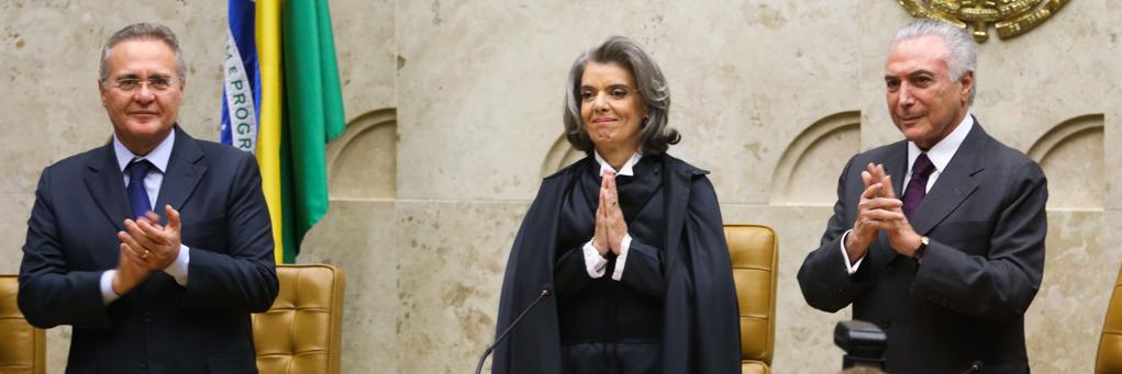 Renan Calheiros (à esq;),  Cármen Lúcia (ao centro), e  Michel Temer, durante a cerimônia de posse  da presidente do STF | Wilson Dias/Agência Brasil/Arquivo