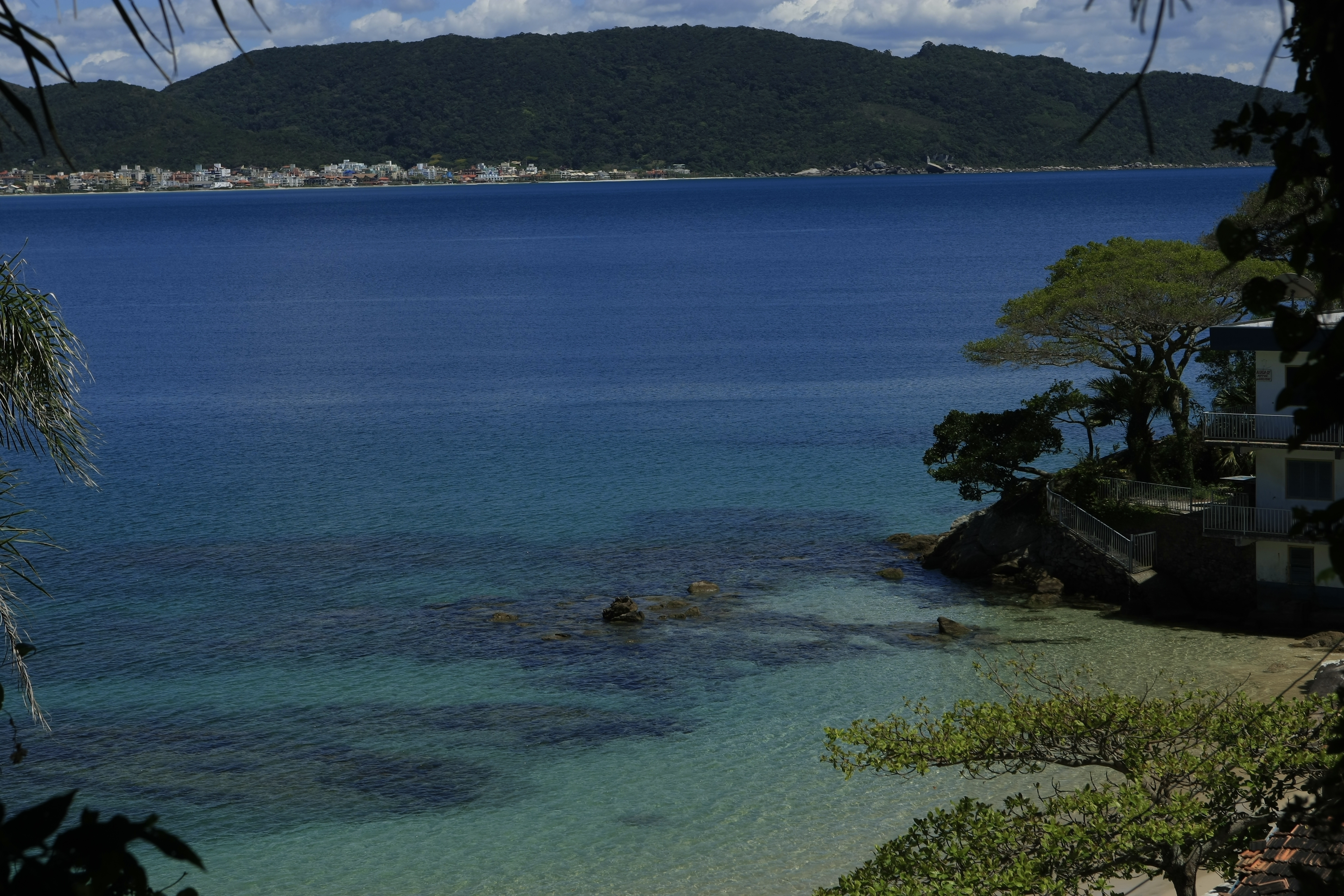Sepultura é uma das 38 praias de Bombinhas cujo acesso para turistas agora depende do pagamento de uma taxa | Antonio Costa/ Gazeta do Povo/Arquivo