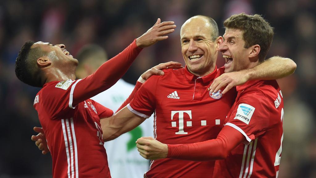 Robben teve grande atuação e Müller marcou o primeiro dele no Campeonato Alemão. | Christof Stache/AFP