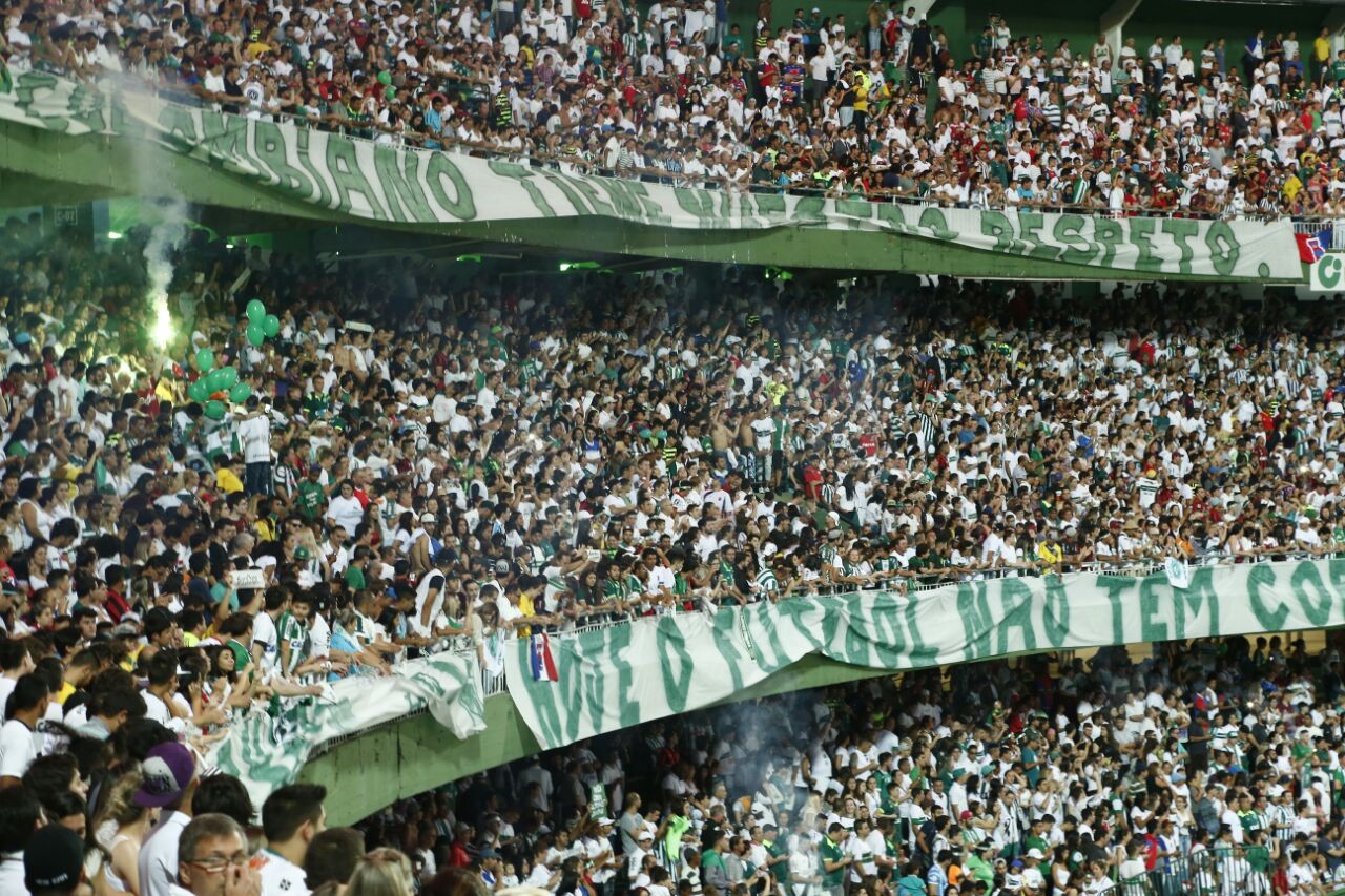 Arquibancada do Couto Pereira ficou lotada durante homenagem. | Hugo Harada/Gazeta do Povo