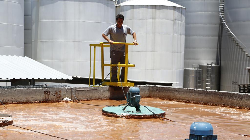 Além da gestão de resíduos, a Famiglia Zanlorenzi faz o tratamento da água usada nos processos e devolve cerca de 90 mil litros à rede de esgoto por  dia | Henry Milleo/Gazeta do Povo