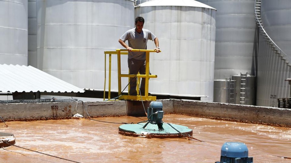 Além da gestão de resíduos, a Famiglia Zanlorenzi faz o tratamento da água usada nos processos e devolve cerca de 90 mil litros à rede de esgoto por  dia | Henry Milleo/Gazeta do Povo