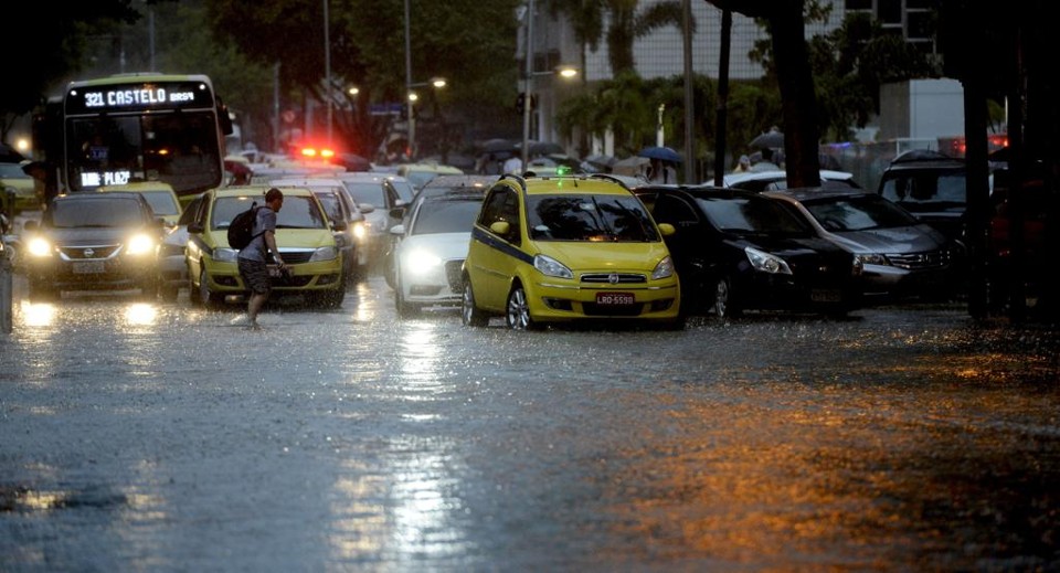Rio de Janeiro luta para ser uma cidade resiliente e estar preparado para enfrentar desastres  naturais. Na foto, o impacto da chuva que atingiu a cidade em fevereiro de 2016 | Fernando Frazão/Agência Brasil