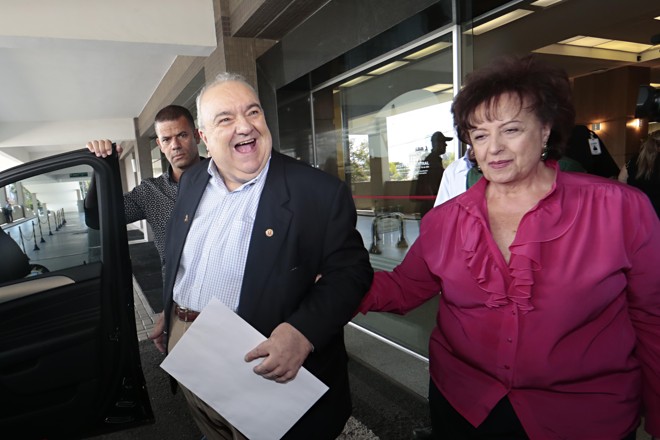 Casal deixa o hospital | Albari Rosa/Gazeta do Povo