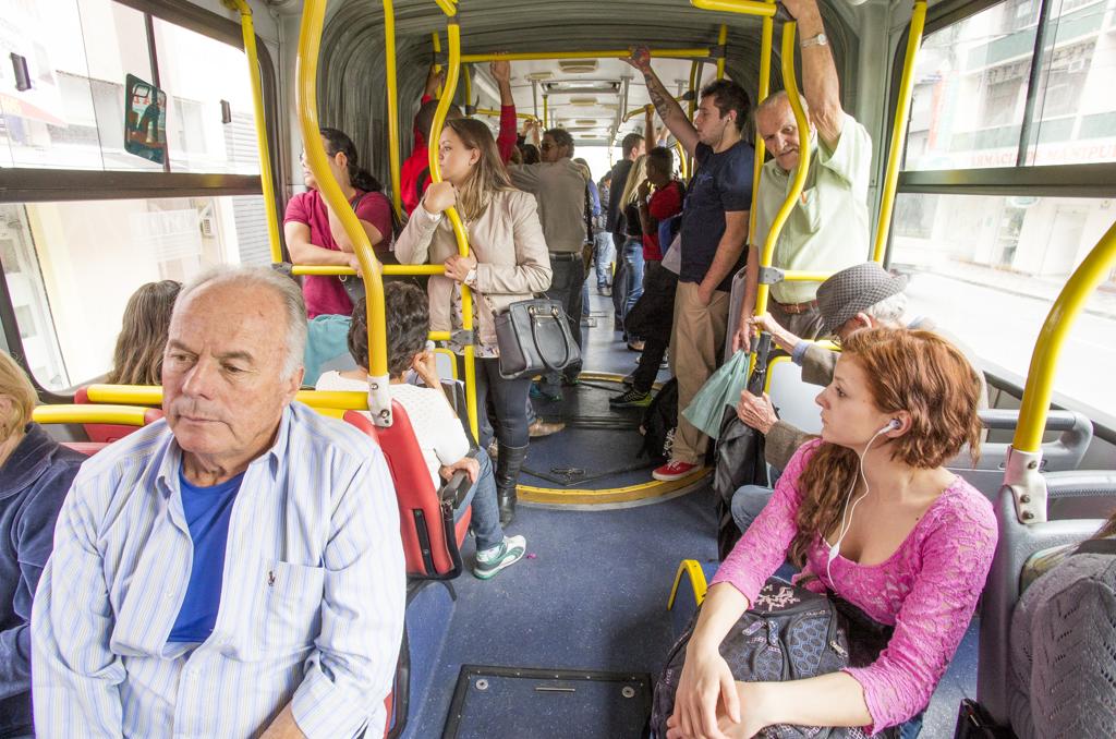 Fortaleza (CE), Belém (PA) e Santos (SP) já sancionaram lei que transforma todos os assentos preferenciais. | Hugo Harada/Gazeta do Povo