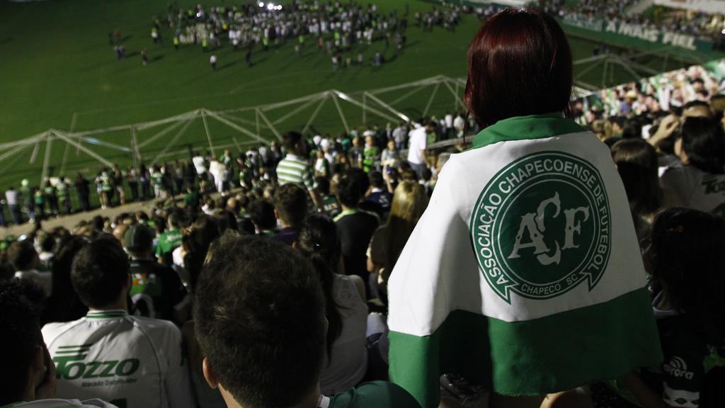 Chapecoense ganhou homenagens no mundo todo, mas não escapa de problemas extras causados pela tragédia. | Jonathan Campos/Gazeta do Povo