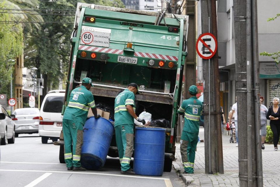 Estudo de Fruet apontou PPP como solução para o lixo de Curitiba e região | Aniele Nascimento/Gazeta do Povo