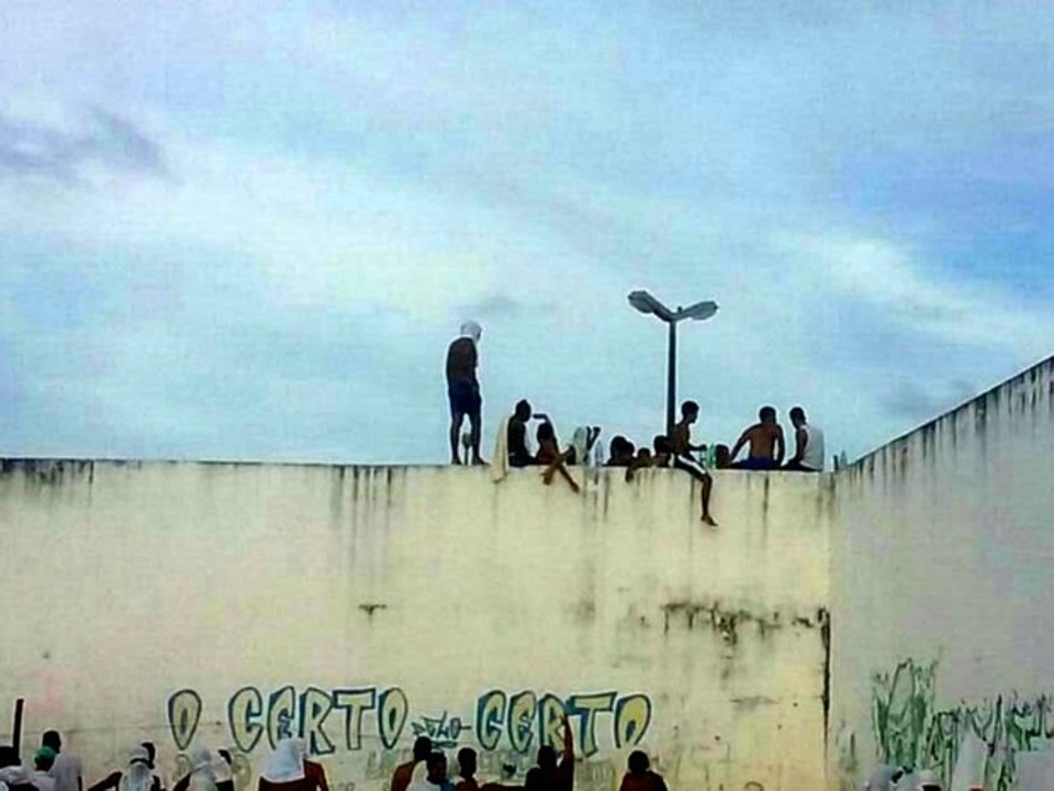 Briga entre facções causa rebelião em presídio e há registro de mortes Presos fazem rebelião em penitenciária da região de Natal, no Rio Grande do Norte | Divulgação/PM-RN