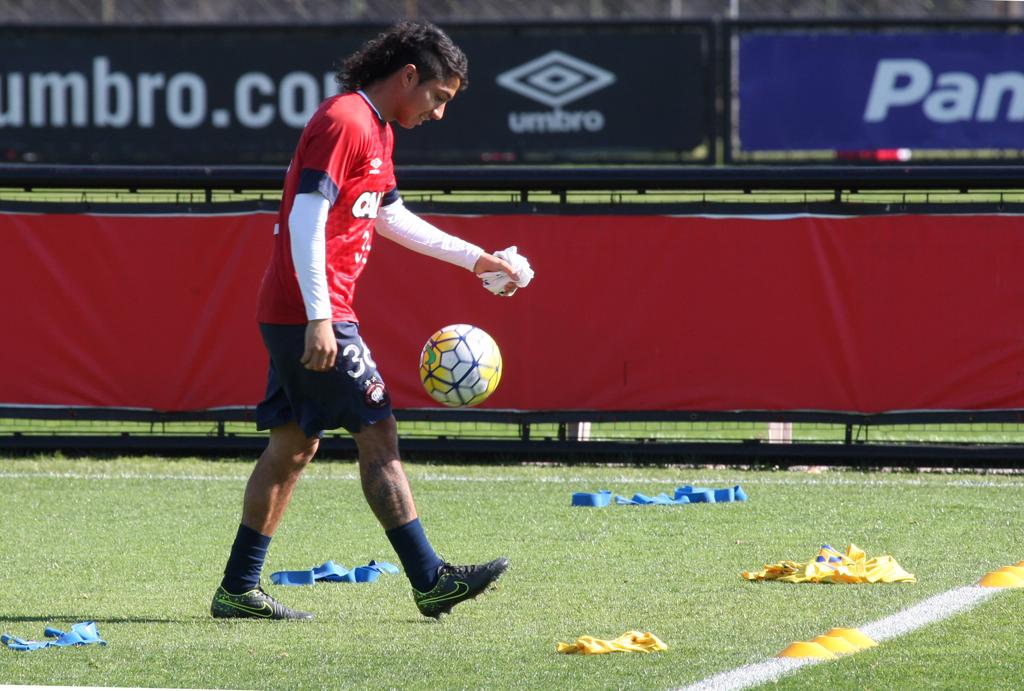 Luciano Cabral tem contrato até a metade do ano com o Atlético. | Aniele Nascimento/Gazeta do Povo