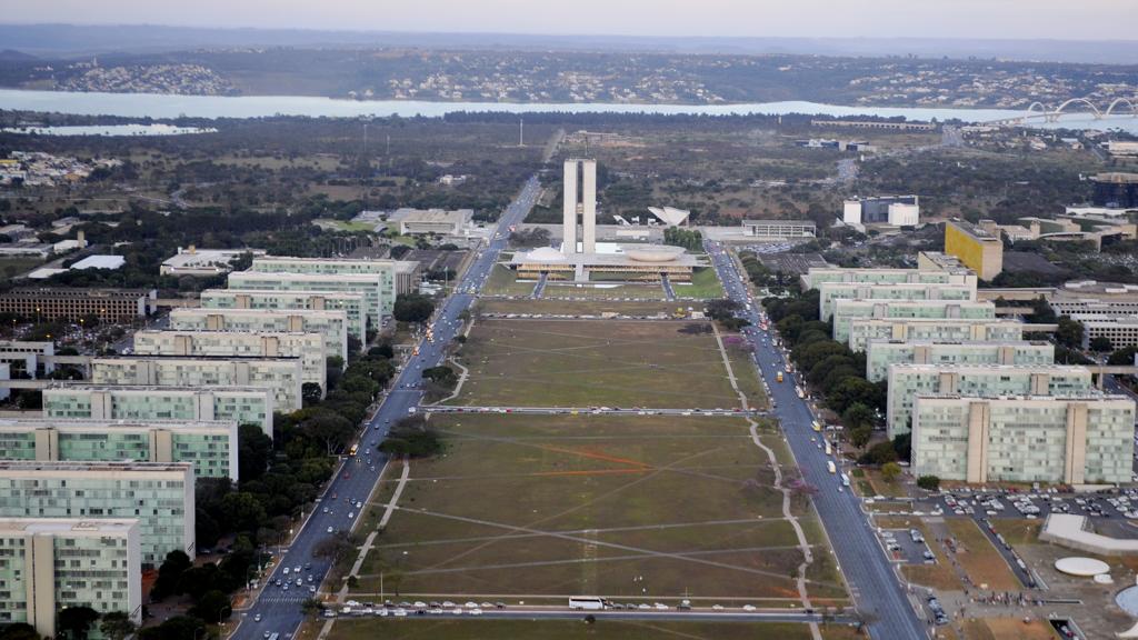 Vista aérea da Esplanada dos Ministérios, com a Praça dos Três Poderes ao fundo | Ana Volpe/Agência Senado/Arquivo