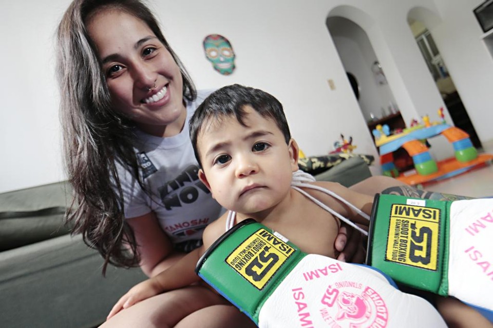 Kinberly chegou a lutar grávida e agora busca recomeço sonhando com UFC Sem saber, Kinberly lutou grávida de dez semanas. | Albari Rosa/Gazeta do Povo