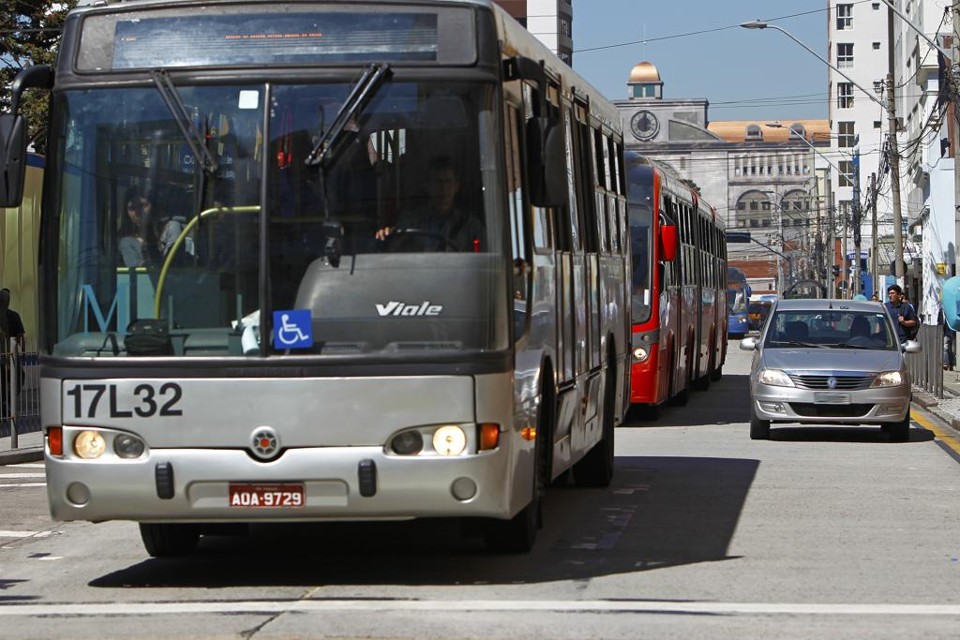 Trabalhador que recebe horas in intinere não tem acesso a transporte público que o leve até o local de trabalho. | Antonio More/Gazeta do Povo