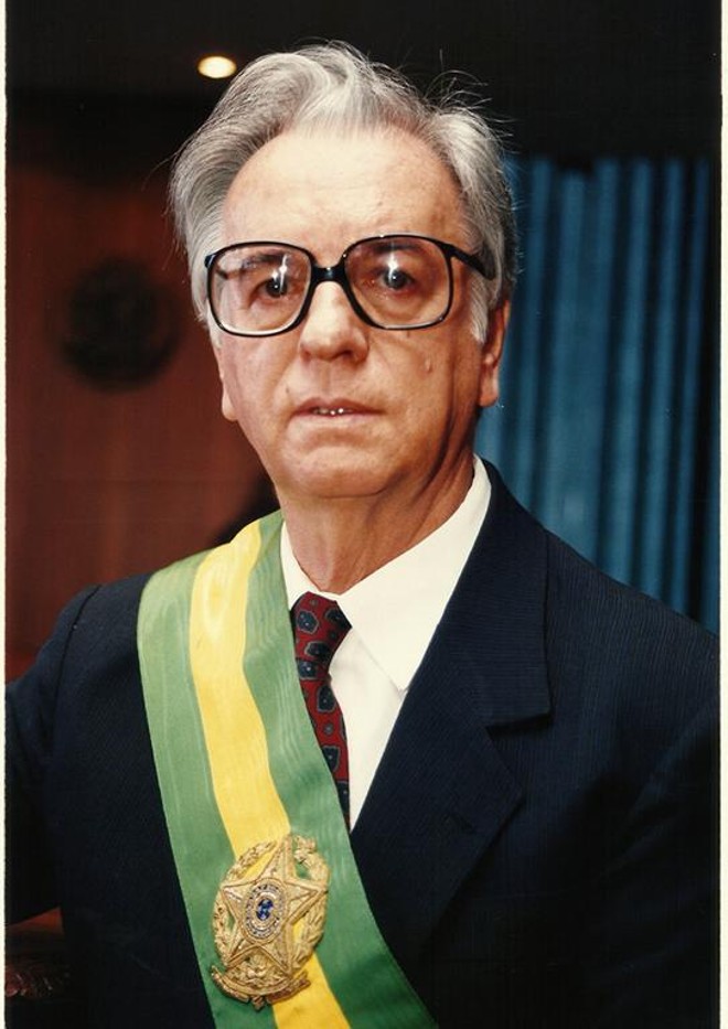 O ex-presidente Itamar Franco foi o único presidente brasileiro que não quis posar para um retrato oficial. A foto foi feita durante um ensaio para um revista semanal. Na ocasião, Itamar teria dito que sua vaidade não permitia uma foto oficial. | Divulgação