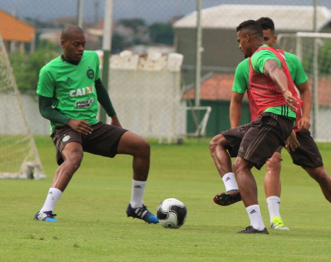 Zagueiro Márcio admite que é uma honra trabalhar no Alviverde. | Divulgação/Coritiba